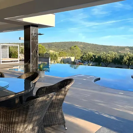 Malibu Sunrise Vila *