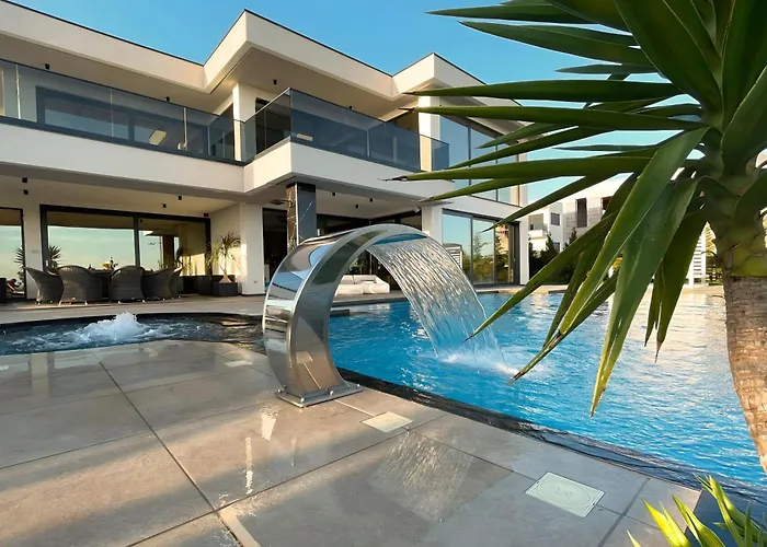 Malibu Sunrise Villa