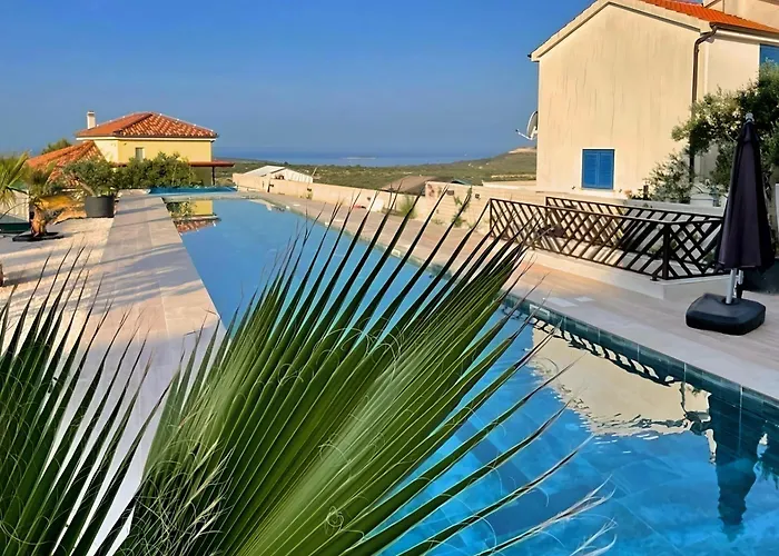 Malibu Sunrise Villa *