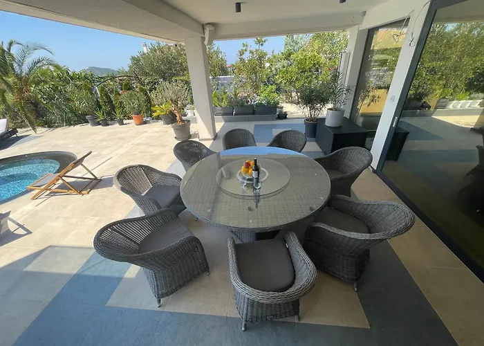 Malibu Sunrise Villa